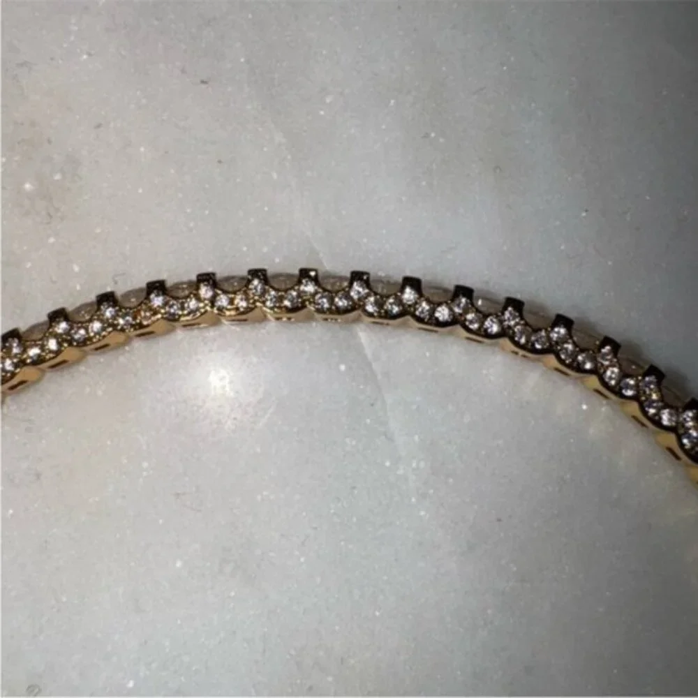 18k Tennis Bangle - Picture 3 of 10